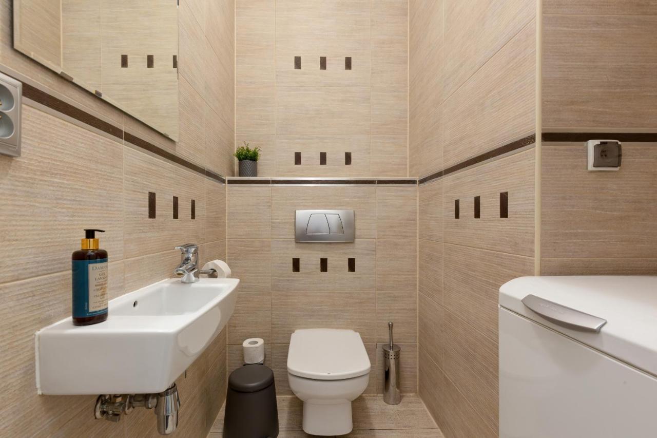 Residence On Wspolna Str. Apartment Warsaw By Renters المظهر الخارجي الصورة