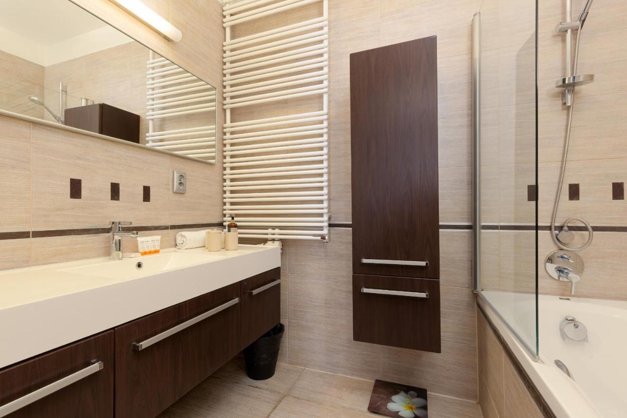 Residence On Wspolna Str. Apartment Warsaw By Renters المظهر الخارجي الصورة