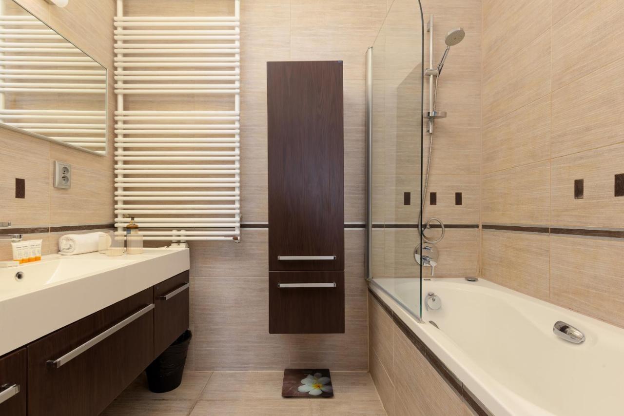 Residence On Wspolna Str. Apartment Warsaw By Renters المظهر الخارجي الصورة